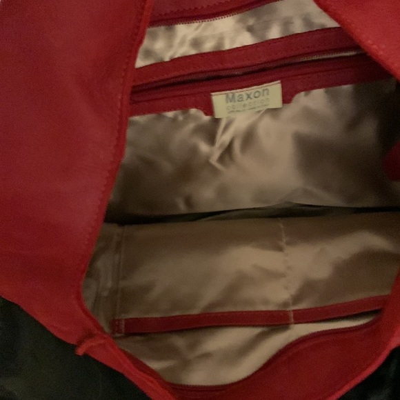 Maxon Collection Hobo Bag in Suede with tassel - Picture 8 of 17